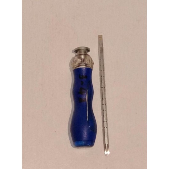 Screwdriver With a Small Thumb